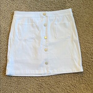 NWOT DG2 by Diane Gilman Super Stretch Knit Denim Skort. Size Medium